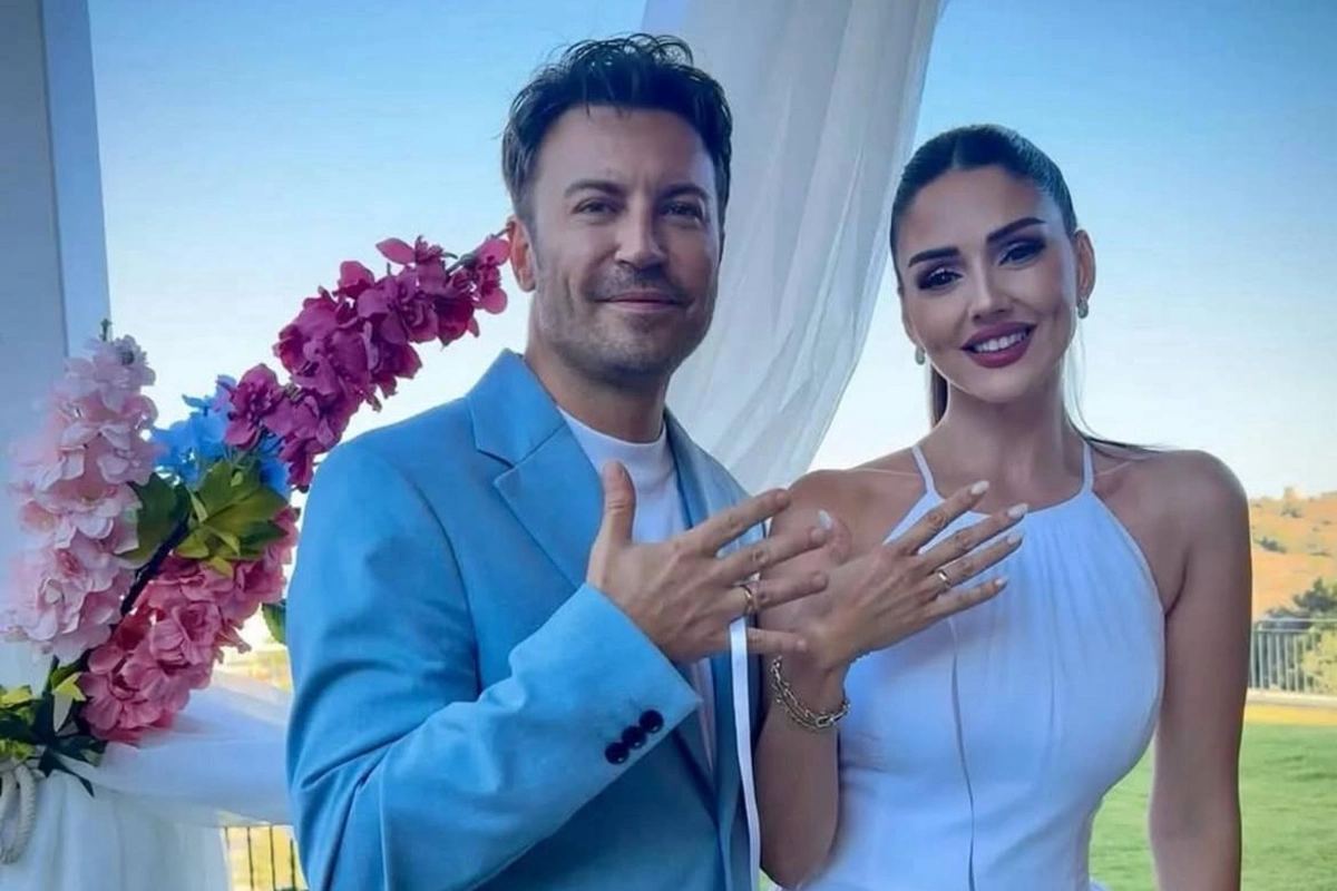 44 yaşlı aktyor aparıcı ilə nişanlandı