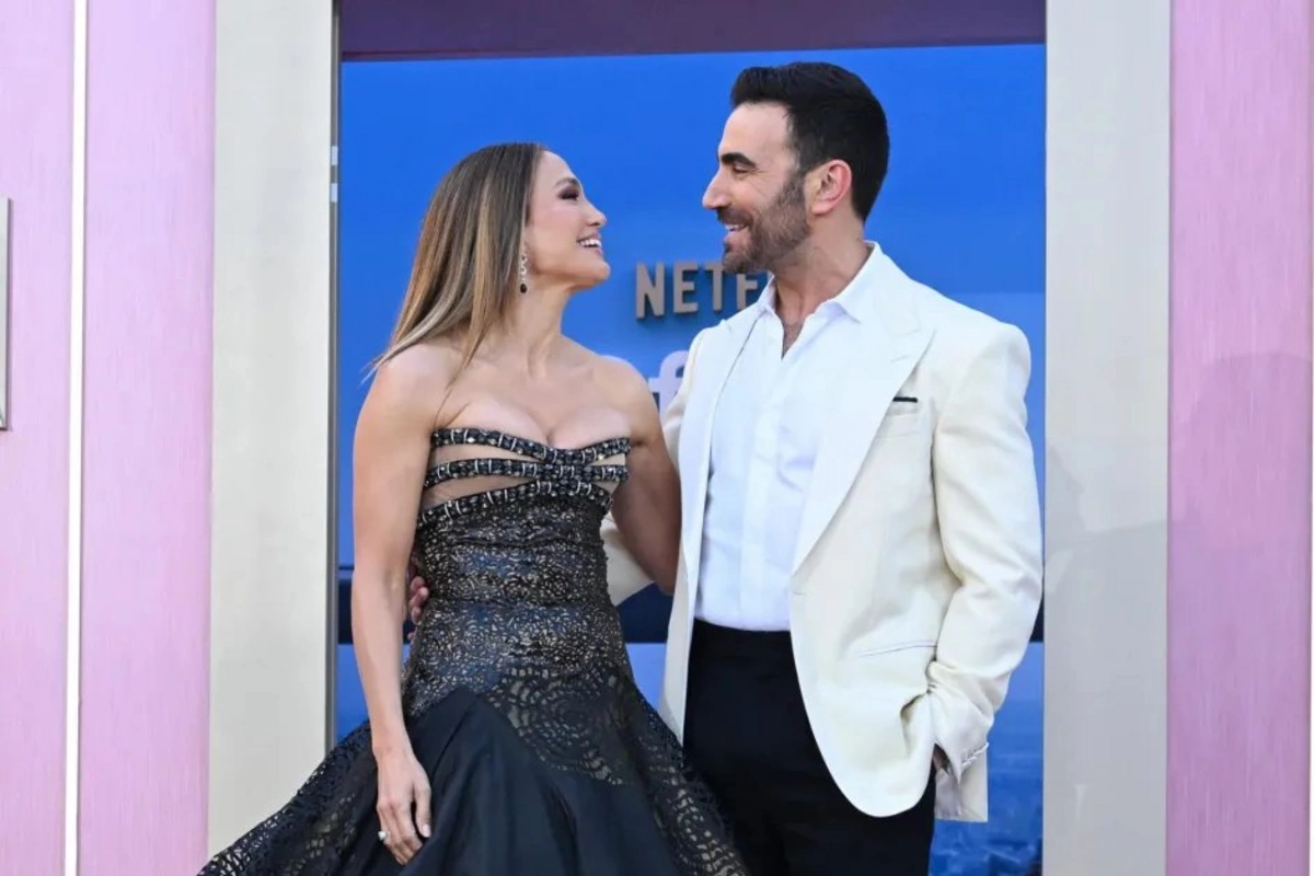 57 yaşlı Cennifer Lopez 46 yaşlı Brettlə sevgilidir 57 yaşlı Cennifer Lopez 46 yaşlı Brettlə sevgilidir