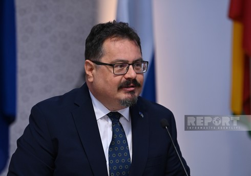 Aİ səfiri Dövlət Bayrağı Günü münasibətilə Azərbaycanı təbrik edib Aİ səfiri Dövlət Bayrağı Günü münasibətilə Azərbaycanı təbrik edib