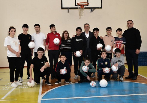 AFFA rəsmiləri Xüsusi İnternat Məktəbinin şagirdləri ilə görüşüblər AFFA rəsmiləri Xüsusi İnternat Məktəbinin şagirdləri ilə görüşüblər