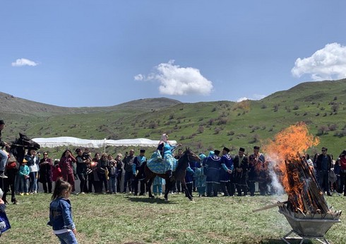 Şahbuzun Batabat yaylağında “Xalq yaradıcılığı” festivalı keçirilir Şahbuzun Batabat yaylağında “Xalq yaradıcılığı” festivalı keçirilir