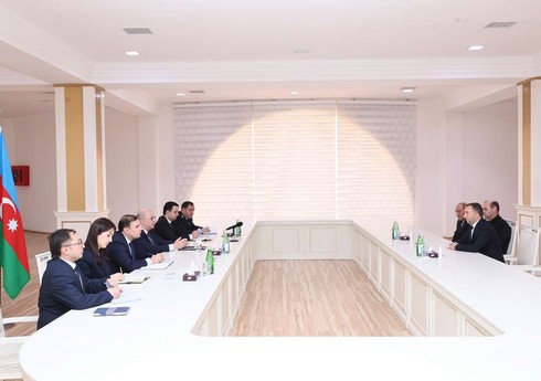 Şahin Bağırov Salyanda vətəndaşları qəbul edib Şahin Bağırov Salyanda vətəndaşları qəbul edib