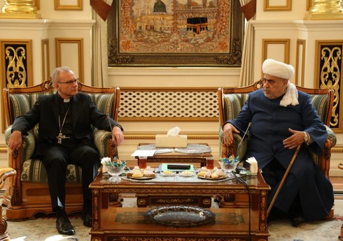 Allahşükür Paşazadə Vatikanın apostol nunsisi ilə görüşüb