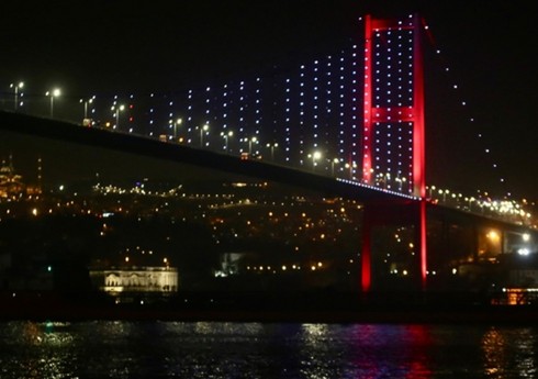 Çanaqqala boğazında gəmilərin hərəkəti dayandırılıb Çanaqqala boğazında gəmilərin hərəkəti dayandırılıb