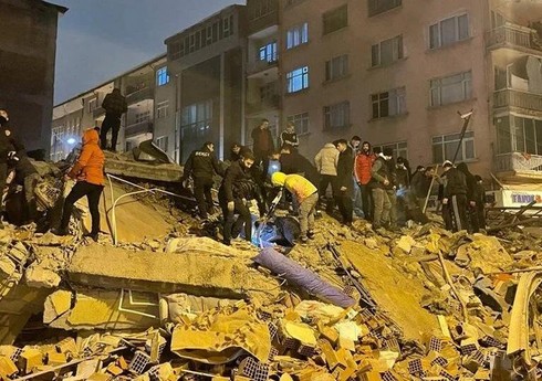Şanlıurfa bələdiyyə başçısı: “16 bina çöküb, vətəndaşlarımız dağıtınlar altındadır”