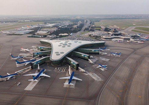 Apreldə Bakı aeroportunda sərnişin axını 50 % artıb
