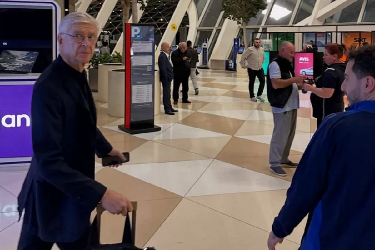 Arsen Venger Bakıya gəlib Arsen Venger Bakıya gəlib