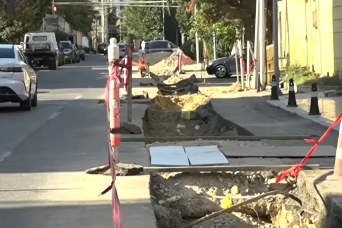 Aylardır qazılan yol niyə bərpa olunmur? Aylardır qazılan yol niyə bərpa olunmur?