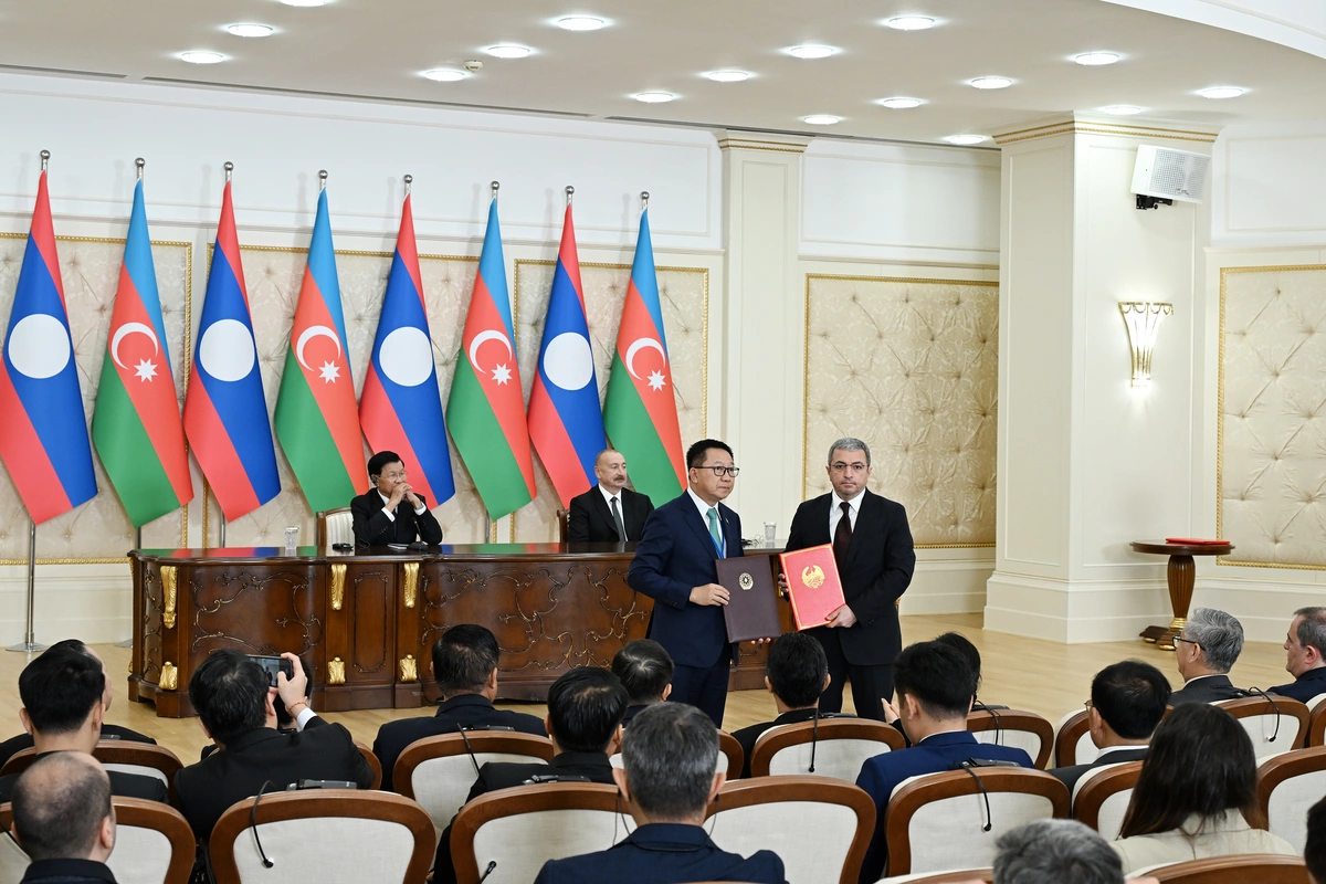 Azərbaycan ilə Laos arasında Birgə Bəyanat qəbul olunub və iki sənəd mübadilə edilib Azərbaycan ilə Laos arasında Birgə Bəyanat qəbul olunub və iki sənəd mübadilə edilib