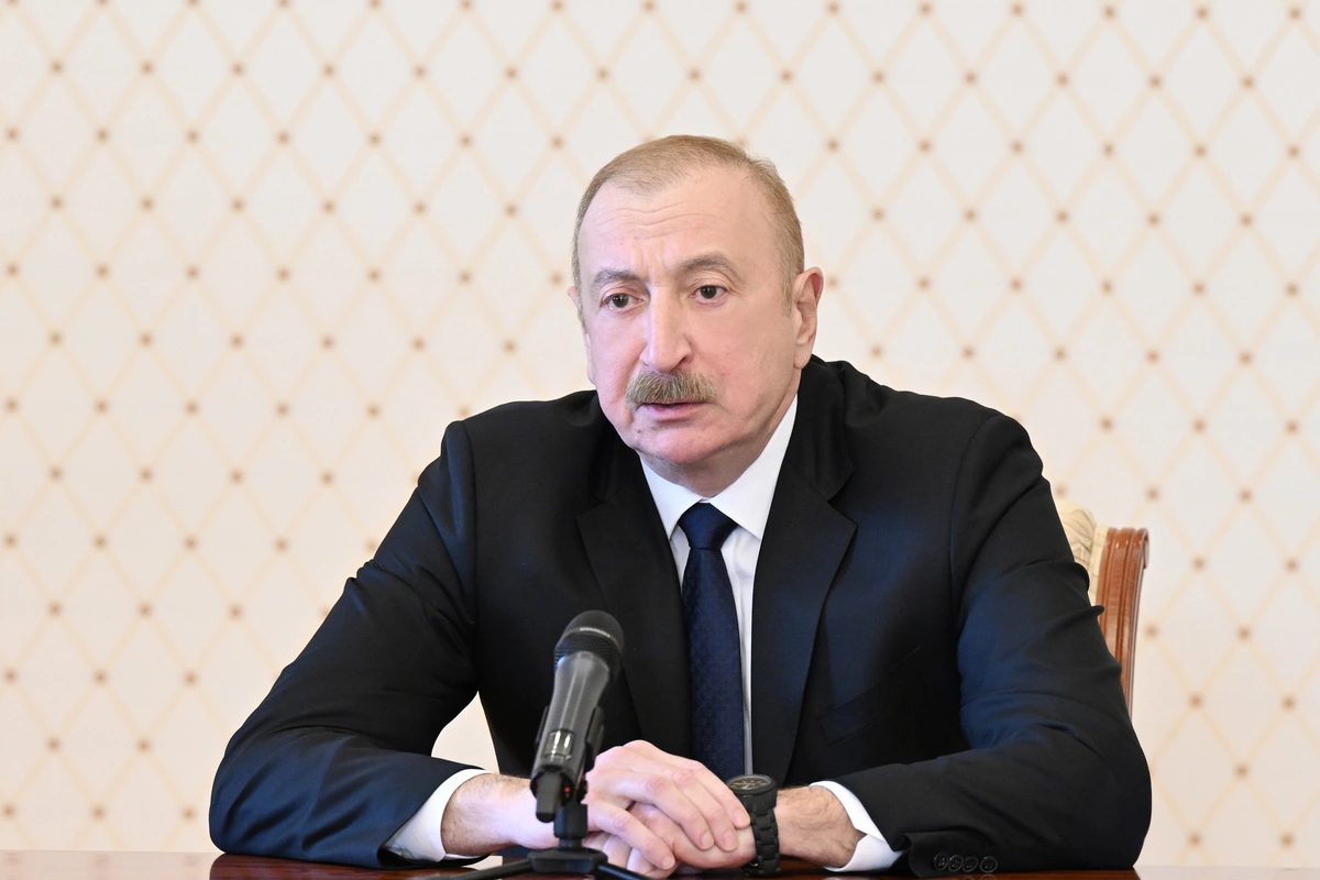 Azərbaycan Prezidenti Şamaxıda Pir Ömər Sultan ziyarətgahında aparılan konservasiya işləri ilə tanış olub Azərbaycan Prezidenti Şamaxıda Pir Ömər Sultan ziyarətgahında aparılan konservasiya işləri ilə tanış olub