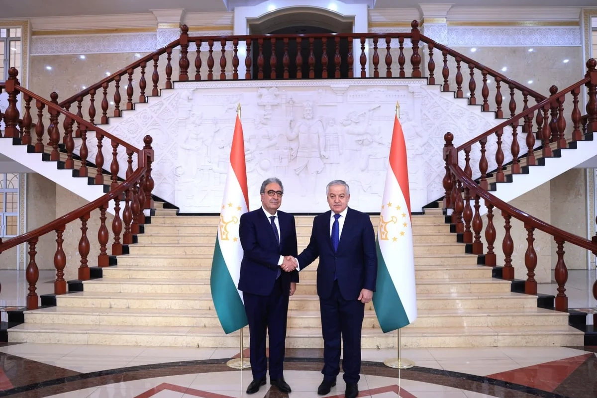 Azərbaycan səfiri etimadnaməsinin surətini Tacikistanın XİN rəhbərinə təqdim edib Azərbaycan səfiri etimadnaməsinin surətini Tacikistanın XİN rəhbərinə təqdim edib
