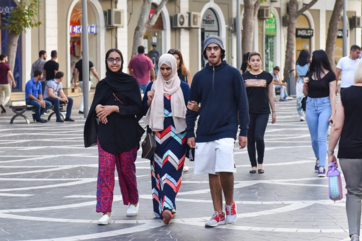 Azərbaycana gələn turistlərin sayı azalıb Azərbaycana gələn turistlərin sayı azalıb