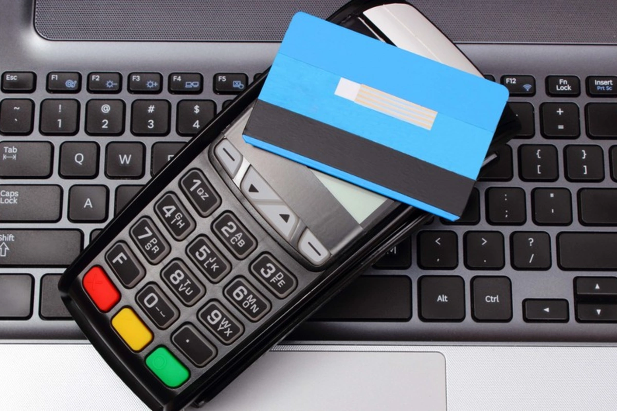 Azərbaycanda nağdsız ödənişlərin məbləği fevralda 30 % artıb