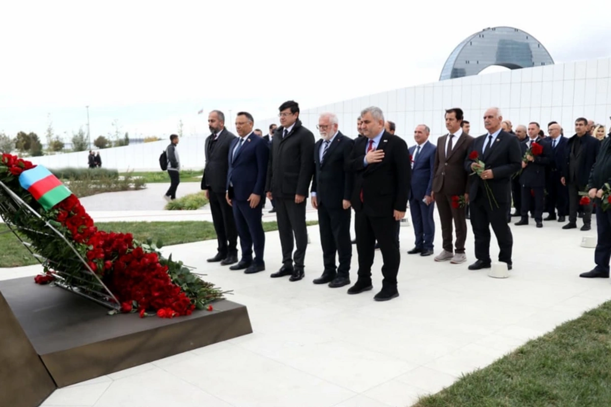 Azərbaycanda səfərdə olan türkiyəli rektorlar Zəfər parkını ziyarət ediblər