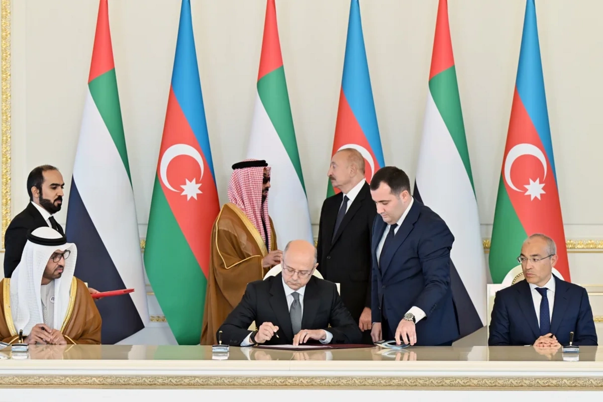 Azərbaycanla Birləşmiş Ərəb Əmirlikləri arasında 6 sənəd imzalanıb Azərbaycanla Birləşmiş Ərəb Əmirlikləri arasında 6 sənəd imzalanıb