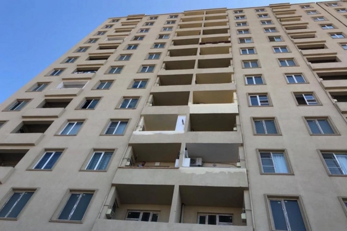 Azərbaycanlı müğənni 13-cü mərtəbədən aldığı evə görə peşman oldu - SƏBƏB Azərbaycanlı müğənni 13-cü mərtəbədən aldığı evə görə peşman oldu - SƏBƏB