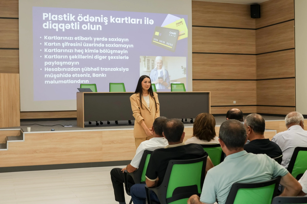 Azercell Bərdədə yaşlılar üçün kibertəhlükəsizlik təlimi keçdi Azercell Bərdədə yaşlılar üçün kibertəhlükəsizlik təlimi keçdi