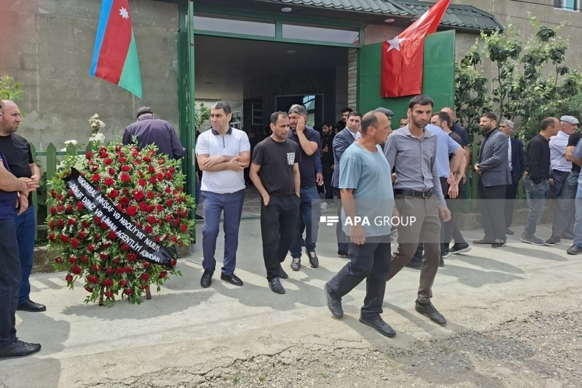 Azov dənizində gəmiyə dron hücumunda həlak olan Fuad Orucov Xaçmazda dəfn edilib Azov dənizində gəmiyə dron hücumunda həlak olan Fuad Orucov Xaçmazda dəfn edilib