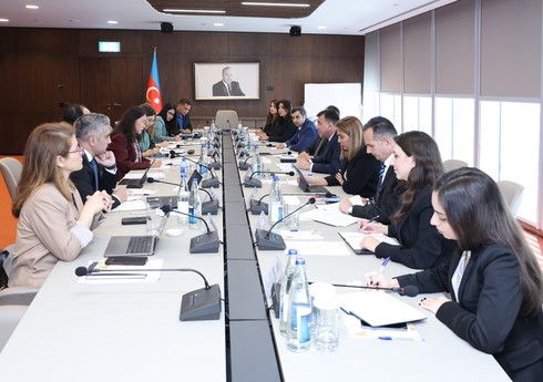 Azərbaycan Asiya İnkişaf Bankı ilə əməkdaşlıq məsələlərini müzakirə edib Azərbaycan Asiya İnkişaf Bankı ilə əməkdaşlıq məsələlərini müzakirə edib