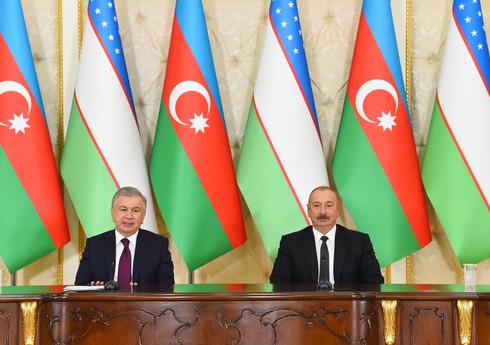 Azərbaycan ilə Özbəkistan prezidentləri və xanımları Füzuli şəhərində yeni evlərə köçürülmüş sakinlərlə görüşüblər - YENİLƏNİB Azərbaycan ilə Özbəkistan prezidentləri və xanımları Füzuli şəhərində yeni evlərə köçürülmüş sakinlərlə görüşüblər - YENİLƏNİB