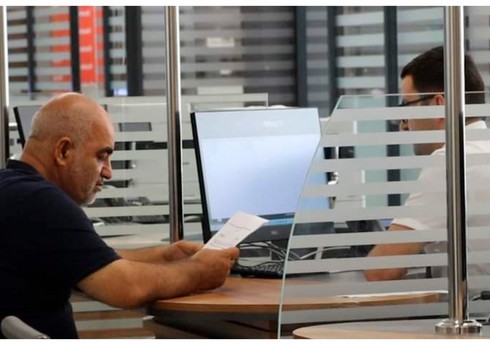 Azərbaycanda taksi və avtobuslara yeni fərqlənmə nişanları verilib Azərbaycanda taksi və avtobuslara yeni fərqlənmə nişanları verilib