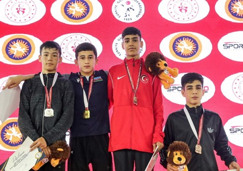 Azərbaycanın 17 yaşadək güləşçilərdən ibarət millisi “Zəfər Kuboku”nda çempion olub