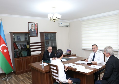 Baş prokuror Qaxda vətəndaşları qəbul edib Baş prokuror Qaxda vətəndaşları qəbul edib