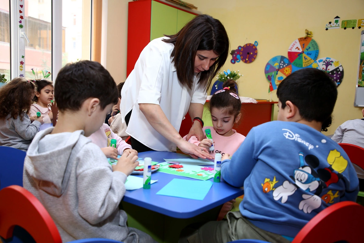 Bağçada tərbiyəçi işləmək istəyənlərin NƏZƏRİNƏ! Bağçada tərbiyəçi işləmək istəyənlərin NƏZƏRİNƏ!