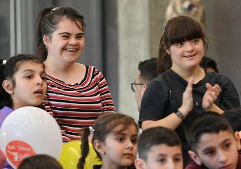 Bakı Dövlət Sirkinin truppası DOST İnklüziv İnkişaf və Yaradıcılıq Mərkəzində xüsusi proqramla çıxış edib Bakı Dövlət Sirkinin truppası DOST İnklüziv İnkişaf və Yaradıcılıq Mərkəzində xüsusi proqramla çıxış edib