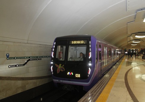 Bakı metrosunda qatarların hərəkəti ləngiyib Bakı metrosunda qatarların hərəkəti ləngiyib