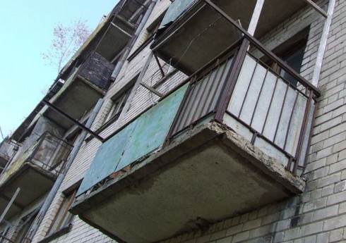 Bakıda dörd yaşlı uşaq dördüncü mərtəbədən yıxılaraq ölüb