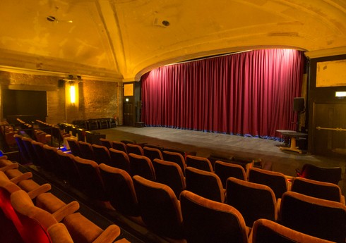 Bakıda fəaliyyət göstərən teatrlar bölgələrdə tamaşalar nümayiş etdirəcəklər Bakıda fəaliyyət göstərən teatrlar bölgələrdə tamaşalar nümayiş etdirəcəklər