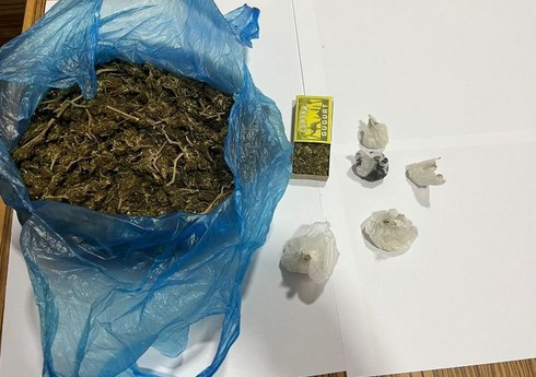 Bakıda həbsdə olan şəxsin evində narkotik aşkarlanıb Bakıda həbsdə olan şəxsin evində narkotik aşkarlanıb