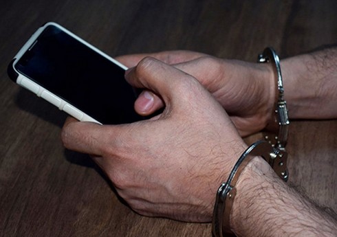 Bakıda parkda 2 nəfərin telefonu oğurlanıb Bakıda parkda 2 nəfərin telefonu oğurlanıb