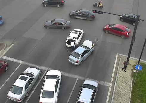 Bakıda qəza olub, yolda sıxlıq yaranıb Bakıda qəza olub, yolda sıxlıq yaranıb
