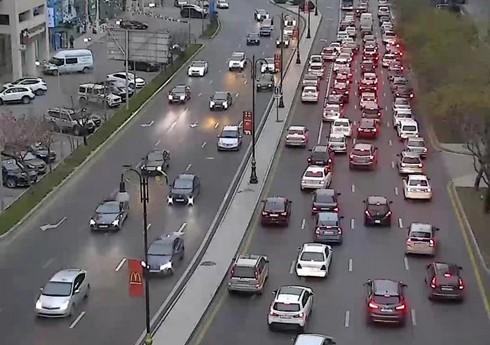 Bakıda sıxlıq müşahidə edilən yollar açıqlanıb Bakıda sıxlıq müşahidə edilən yollar açıqlanıb