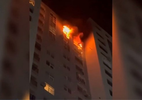 Bakıda yaşayış evində yanğın söndürülüb, sakinlər təxliyə edilib - YENİLƏNİB-3 Bakıda yaşayış evində yanğın söndürülüb, sakinlər təxliyə edilib - YENİLƏNİB-3