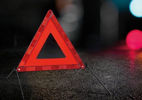 Bakıda yolu keçən piyadaları avtomobil vurub