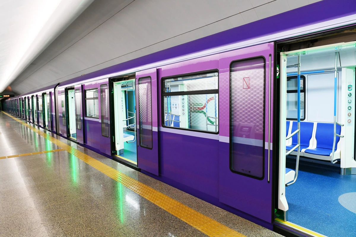 Bakı metrosunda nə baş verir? - Sərnişinlər vaqonlardan düşürüldülər Bakı metrosunda nə baş verir? - Sərnişinlər vaqonlardan düşürüldülər