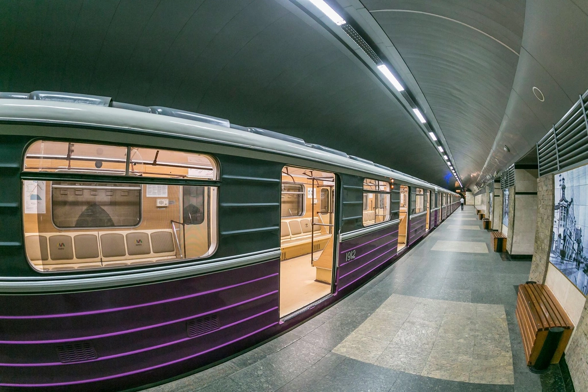 Bakı metrosunda şüşə arakəsmələrin quraşdırılması mümkün deyil - AÇIQLAMA Bakı metrosunda şüşə arakəsmələrin quraşdırılması mümkün deyil - AÇIQLAMA
