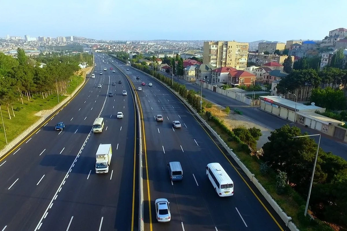 Bakı-Sumqayıt yolundan istifadə edənlərin NƏZƏRİNƏ - Bu hissə bağlanıb Bakı-Sumqayıt yolundan istifadə edənlərin NƏZƏRİNƏ - Bu hissə bağlanıb