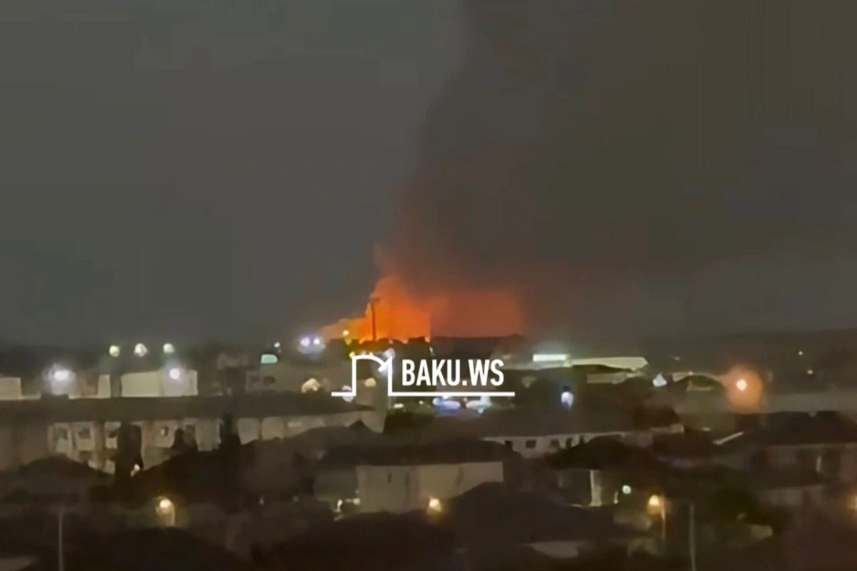 Bakıda güclü yanğın - Sakinlər qatı dumandan narahatdır Bakıda güclü yanğın - Sakinlər qatı dumandan narahatdır