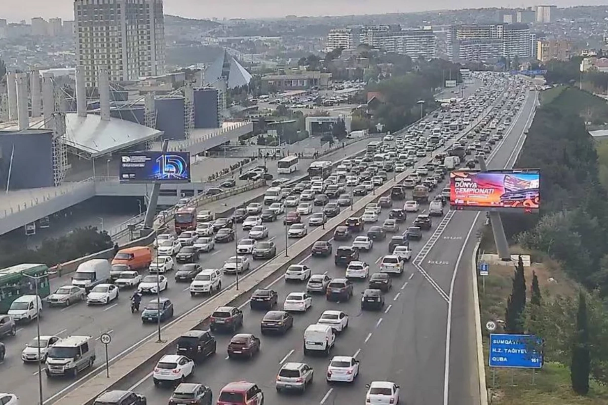 Bakıda hazırda bu yollarda sıxlıq var - Siyahı Bakıda hazırda bu yollarda sıxlıq var - Siyahı