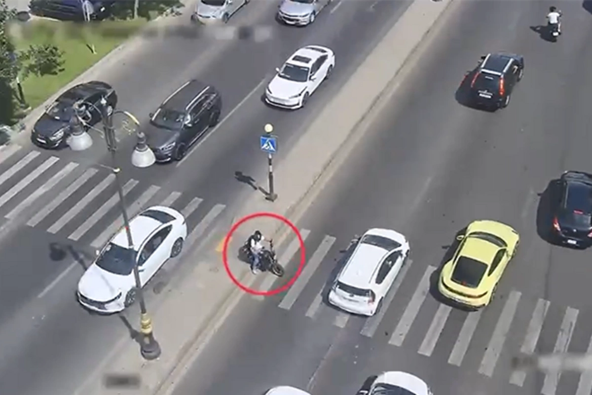 Bakıda moped sürücülərinin törətdiyi dəhşətli qəzaların ANBAAN GÖRÜNTÜLƏRİ