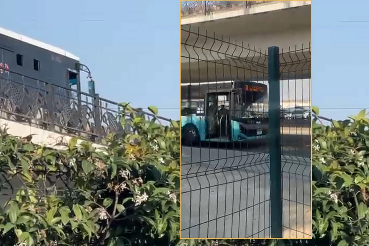Bakıda qapısı açıq sürülən avtobus təhlükə saçdı Bakıda qapısı açıq sürülən avtobus təhlükə saçdı