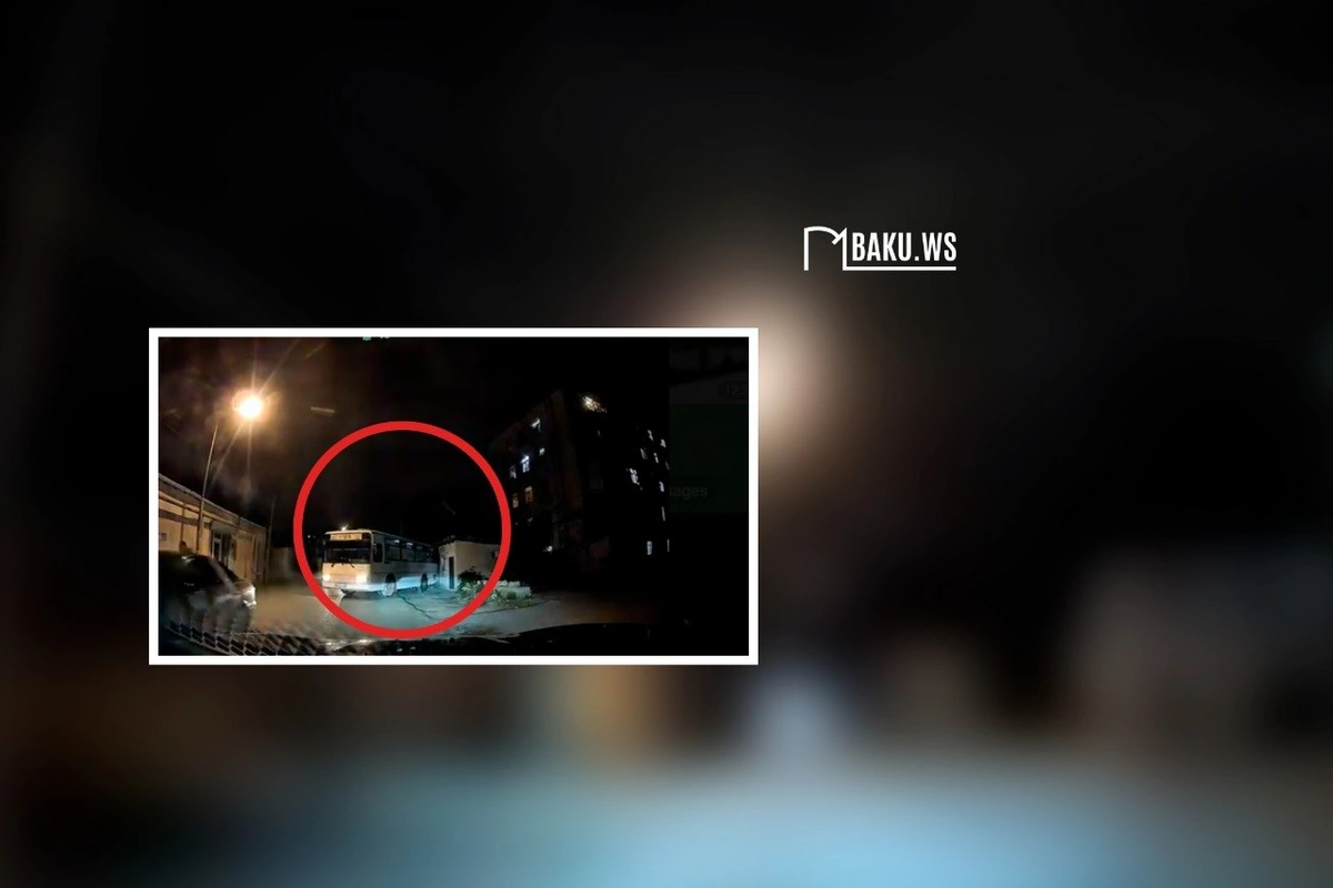 Bakıda sərnişin avtobusu yarımçıq tikiliyə çırpıldı - ANBAAN VİDEO