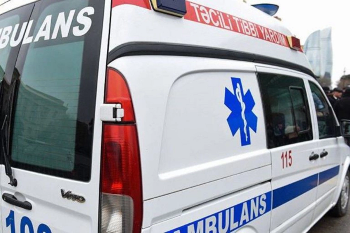 Bakıda şagird tənəffüs vaxtı sinif yoldaşına xəsarət yetirdi Bakıda şagird tənəffüs vaxtı sinif yoldaşına xəsarət yetirdi