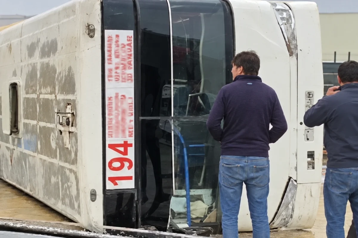 Bakıda ticarət mərkəzinin girişində aşan avtobusda xəsarət alanların vəziyyəti açıqlandı Bakıda ticarət mərkəzinin girişində aşan avtobusda xəsarət alanların vəziyyəti açıqlandı
