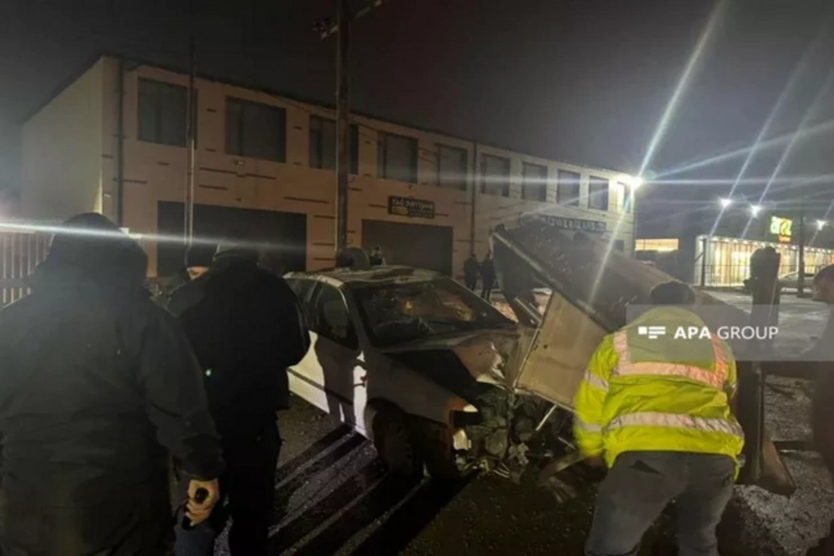 Bakıda zəncirvari qəza, dörd avtomobil toqquşdu Bakıda zəncirvari qəza, dörd avtomobil toqquşdu