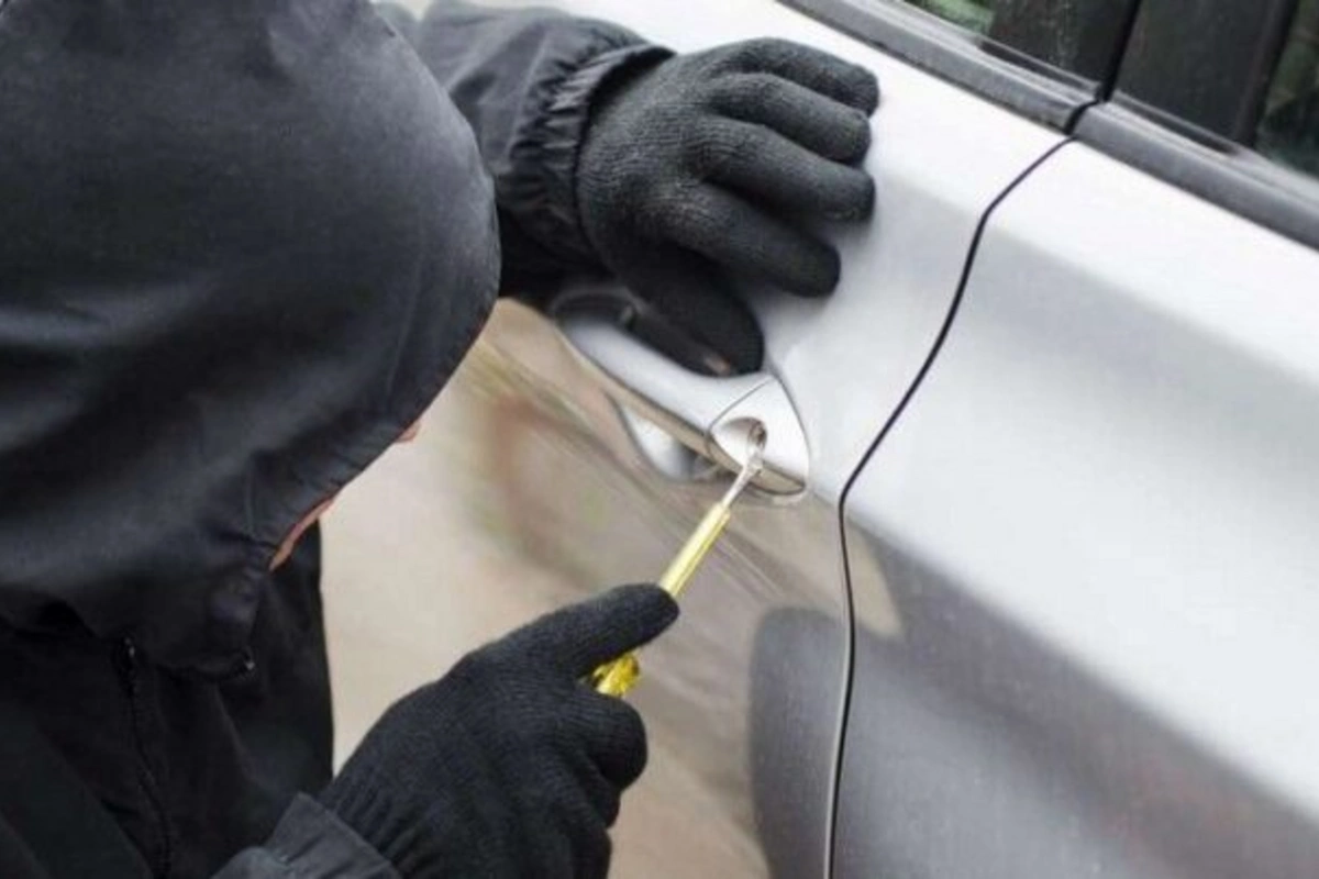 Binəqədidə evdən 8 min manatlıq əşya oğurlandı Binəqədidə evdən 8 min manatlıq əşya oğurlandı